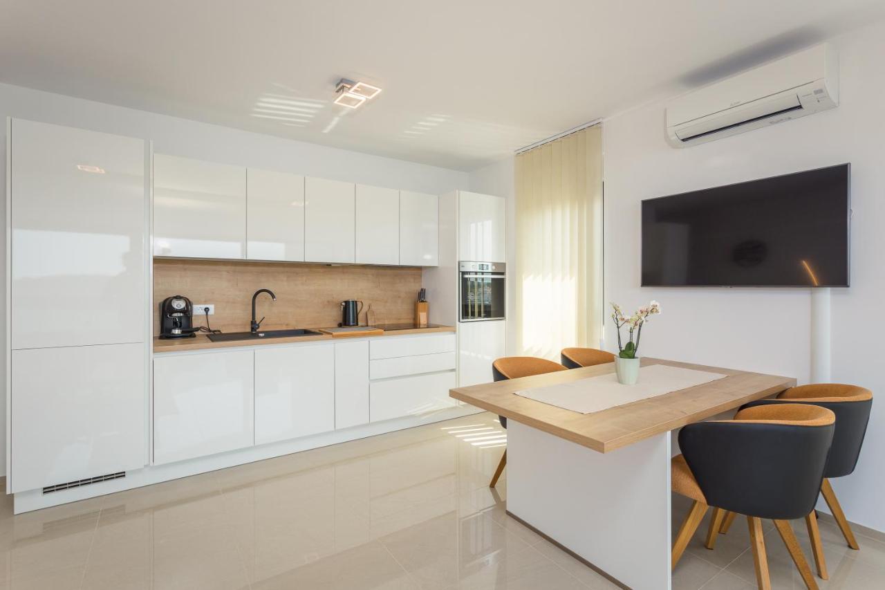 Luton Apartment Banjole Ngoại thất bức ảnh